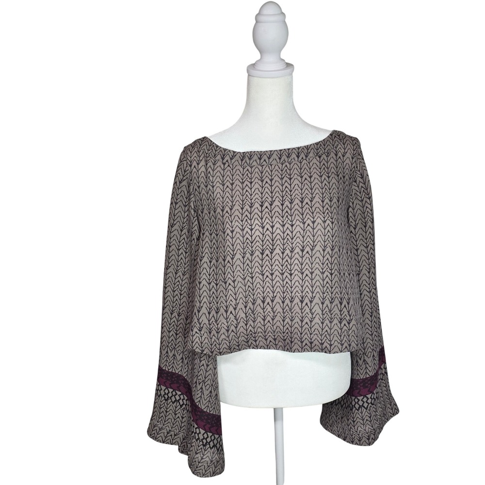 Free People Jade Aligned Gray Patterned Bell Sleeve Cropped Top Blouse XS‎